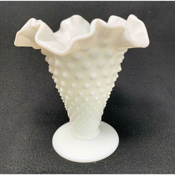 FENTON MILK GLASS HOBNAIL DOUBLE CRIMPED VASE ~ Ruffled Edge ~ Pre-1970 - Picture 4 of 7